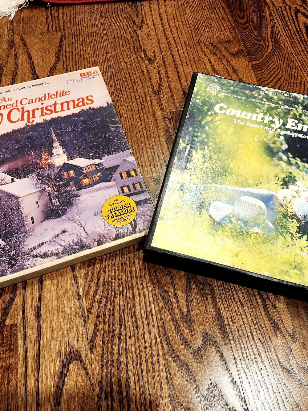 2 Multi Vinyl 10 Record Audio Music Set Country Christmas & Country Emotions 70s